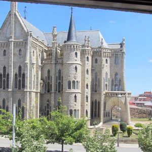 astorga-palacio-vistas-hotel-gaudi