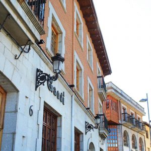 fachada-hotel-gaudi-1